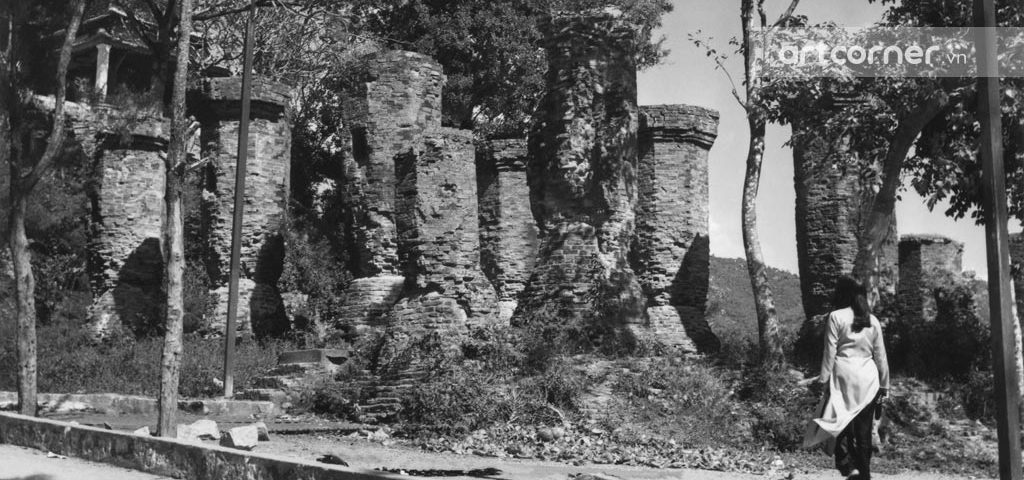 Nha Trang xưa - Kiến trúc nhà dài (mandapa) ở tháp Po Nagar - The stucture of mandapa (long house) in Po Nagar temple - Nha Trang - 1961