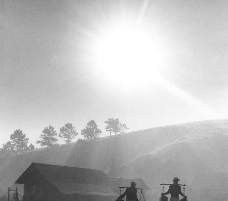 Đà Lạt xưa - Tưới rau sớm - Early morning vegetable watering - Đà Lạt - 1960