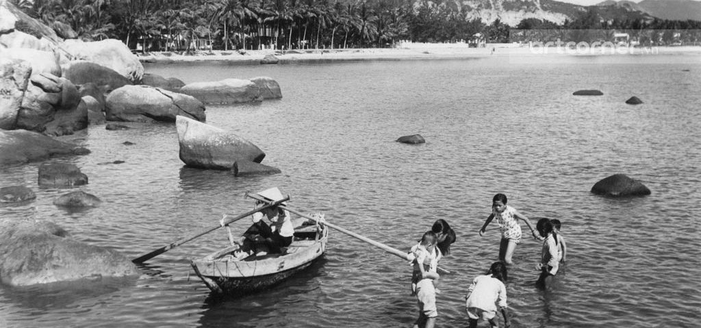 Nha Trang xưa - Hòn Chồng (A natural stone setting) - Nha Trang - 1965