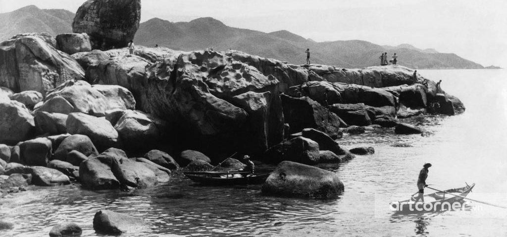 Nha Trang xưa - Hòn Chồng (A natural stone setting) - Nha Trang - 1965