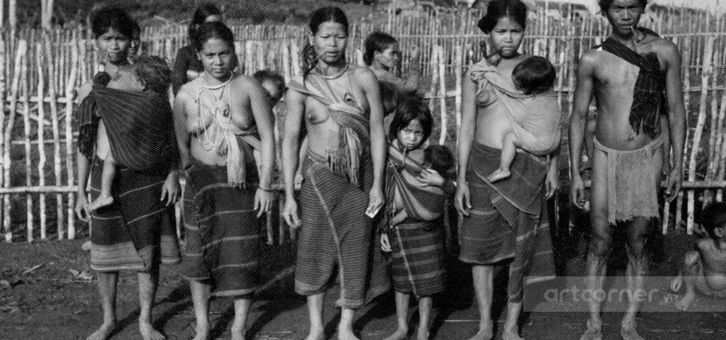 Đà Lạt xưa - A Family of The Ethnic People in Đà Lạt - Một Gia Đình Người Dân Tộc Bản Địa ở Đà Lạt - 1952