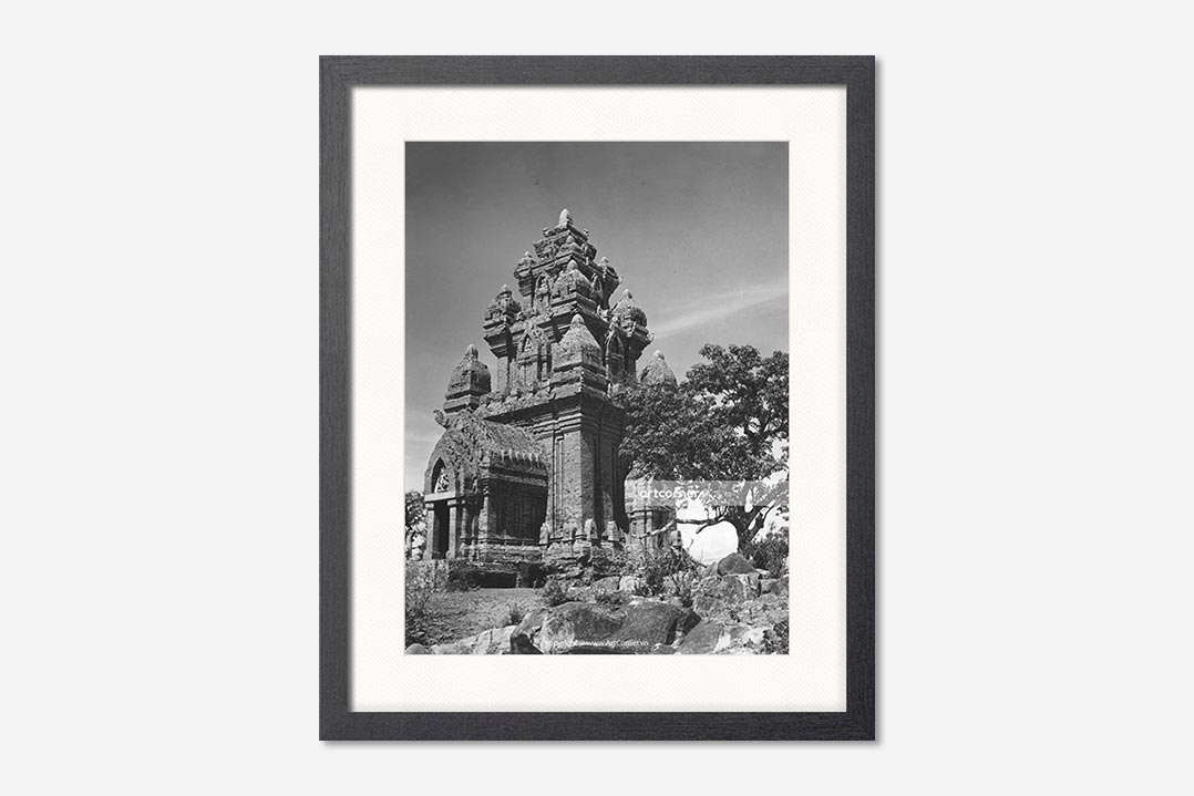 Toàn cảnh Tháp Po Klong Garai Ninh Thuận 1962 khung đen - Biểu tượng văn hóa Chăm