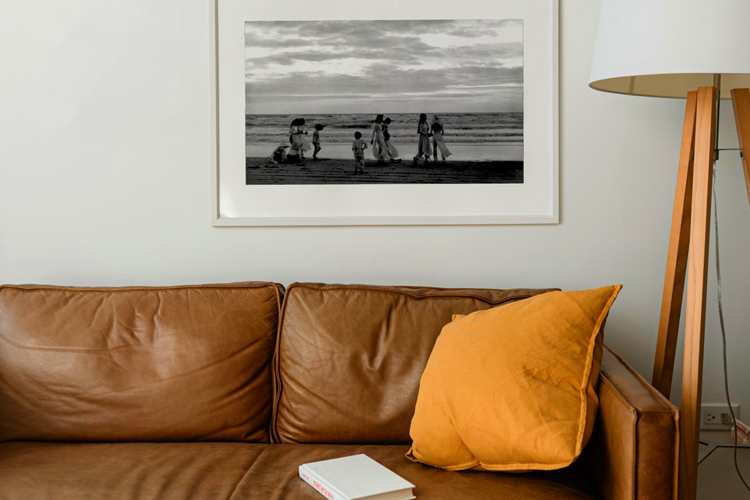 Tranh Bãi Sau Vũng Tàu trong phòng khách cổ điển - Nét đẹp Vũng Tàu xưa