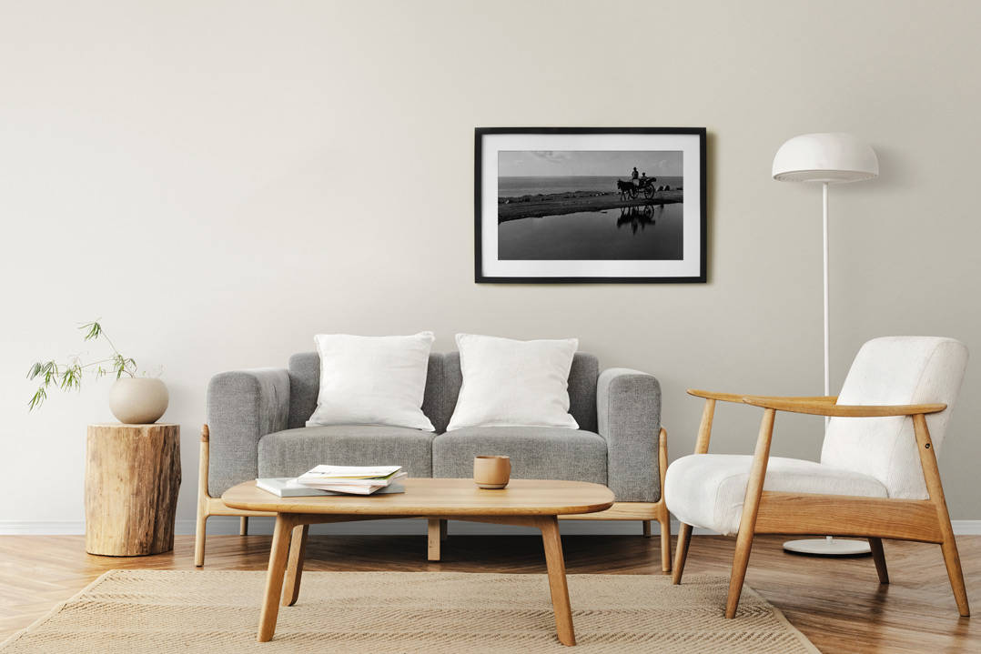 Tranh xe ngựa Vũng Tàu trong phòng khách cổ điển - Nét đẹp Vũng Tàu xưa